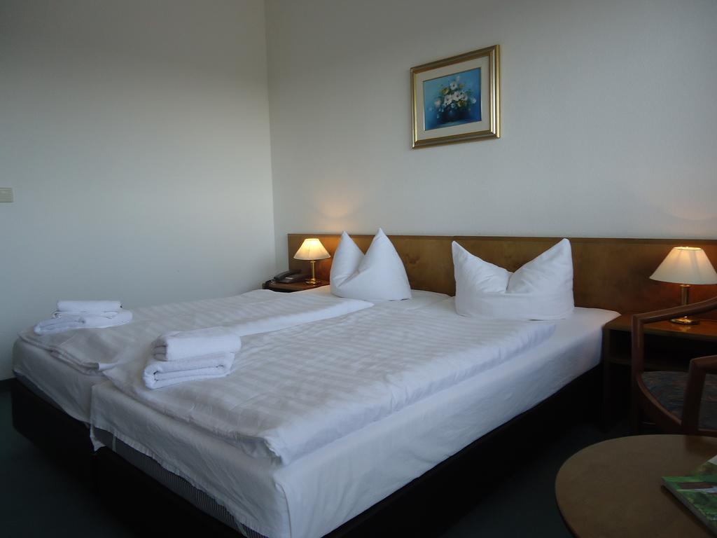 Greenline Hotel Hellfeld Neubrandenburg Exterior photo