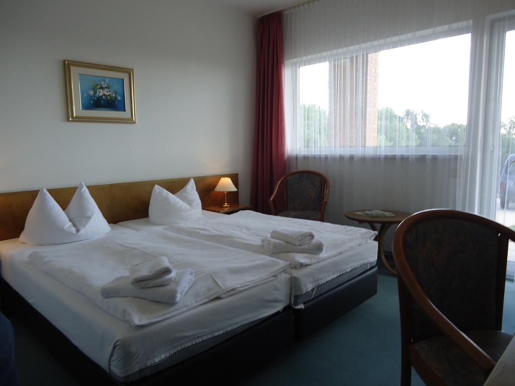 Greenline Hotel Hellfeld Neubrandenburg Exterior photo